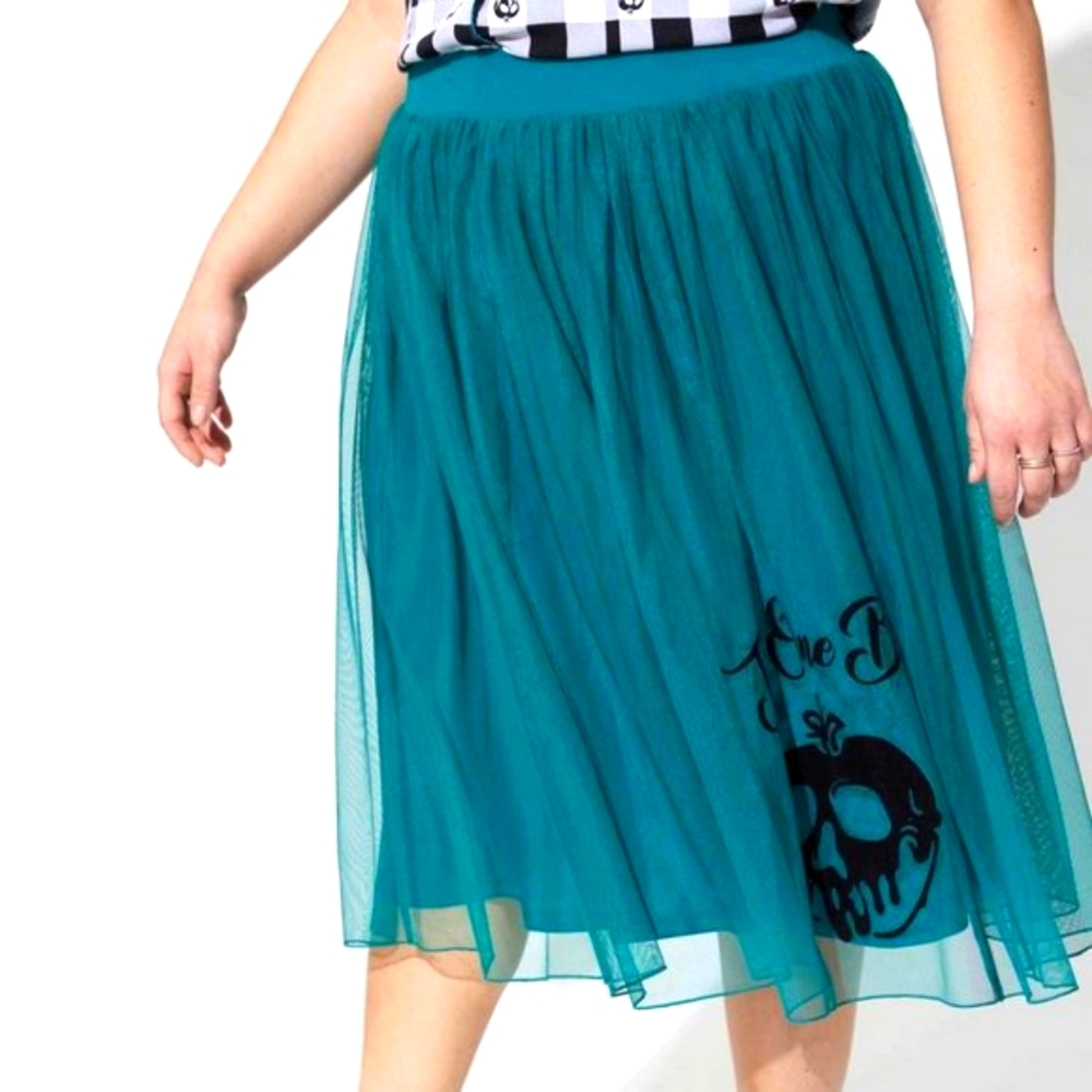 ❤️NWT TORRID DISNEY VILLAINS POISON APPLE RETRO TULLE SKIRT HALLOWEEN - Picture 3 of 14
